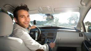 Uber dogaduje się z fiskusem. Co teraz zrobią taksówkarze?