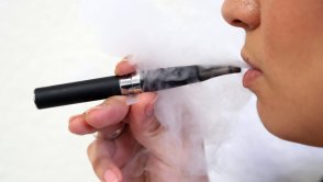 Przyjęto nowe regulacje dotyczące e-papierosów. Gdzie nie będzie można palić?