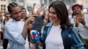 Internauci zniszczyli nową reklamę Pepsi [od Natalii]