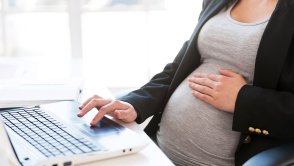 Jak kobiety prowadzące firmę mogą maksymalnie podwyższyć zasiłek macierzyński?