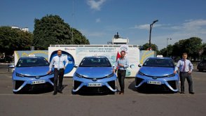 Toyota Mirai zdobywa Paryż! 100 taksówek na wodór jeździ po tamtejszych ulicach