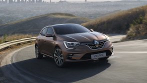 Napęd hybrydowy i więcej technologii, tak zapowiada się lifting Renault Megane