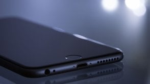 Ile kosztuje iPhone z krzywym logo? Ponad 10 000 zł!