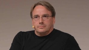Linus Torvalds kręci nożem wbitym w Intela...