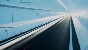 Tunel Hyperloop miał przynieść rewolucję w transporcie miejskim. Teraz będzie… parkingiem