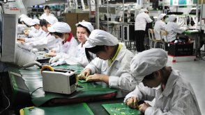 Chińska fabryka iPhone’ów “anuluje” COVID-19. Chorzy mają pracować, zdrowi - nie robić testów