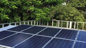 Właściciele paneli słonecznych znacznie chętniej rozważają zakup samochodu elektrycznego