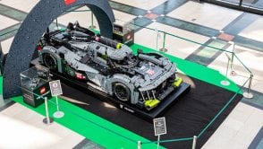 PEUGEOT 9X8 z klocków LEGO z wyścigu Le Mans przyjechał do warszawskiej Arkadii.