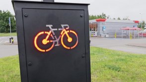 Kosz na śmieci dbający o bezpieczeństwo rowerzystów?! Właśnie powstał w Polsce