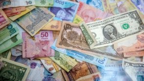 Jak korzystnie i wygodnie kupować waluty obce?