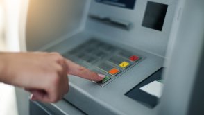 Płatny BLIK już od czerwca. Ile trzeba będzie zapłacić za wypłatę z bankomatu?