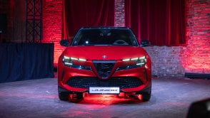 Alfa Romeo Junior już w Polsce. 280 KM w wersji elektrycznej. Cena i jakość wnętrza