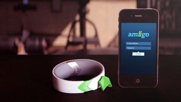 Bransoletka Amiigo, połączona z iPhonem lub Androidem, pomoże Ci w utrzymaniu smukłej sylwetki