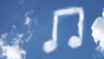 Kompakt dryfujący na muzycznej chmurze