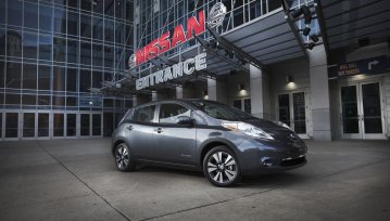 Wiemy kiedy do salonów trafi autonomiczny Nissan Leaf. Czy warto czekać?