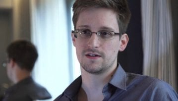 Edward Snowden dostaje azyl w Rosji - koniec dramatu podsłuchowego?