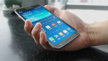 Samsung Galaxy Round, czyli topowy smartfon z udziwnieniem