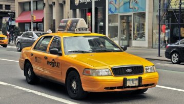 Protesty taksówkarzy napędzają popularność aplikacji mobilnych do zamawiania taksówek