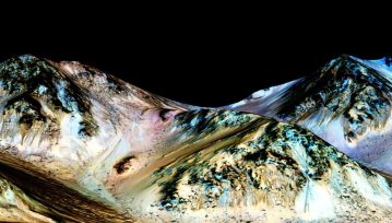 NASA potwierdza obecność ciekłej wody na Marsie