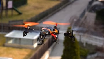 Zbliża się "sezon na drony" - co musisz wiedzieć przed rozpoczęciem latania?