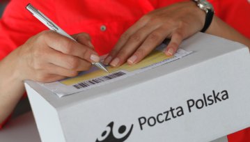 Paczkomaty w weekendy za darmo, ograniczenia w działalności Poczty Polskiej