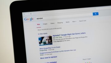 Google usuwa boczny pasek z reklamami ze swojej wyszukiwarki