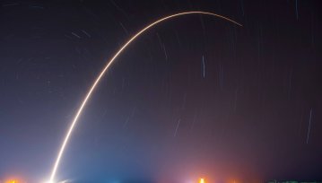 Film z ostatniego lądowania rakiety Falcon 9 od SpaceX robi wrażenie - jest czego gratulować