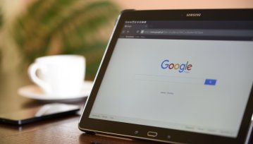 Google broni swoich usług - nie chce ich zmieniać dla "garstki porównywarek"