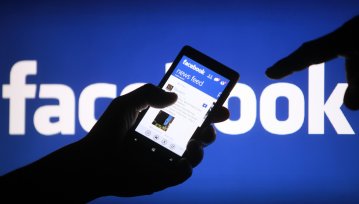 Sztuczna inteligencja Facebooka będzie identyfikować... samobójców