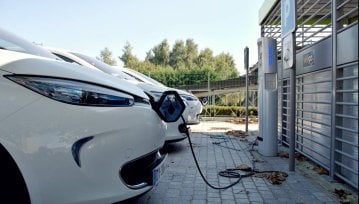 Nie zgadniecie ile aut elektrycznych będzie jeździć po Europie do końca roku. Większość ominie Polskę