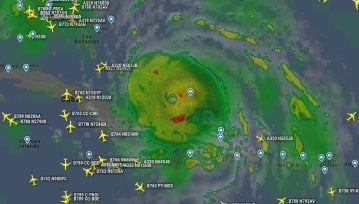 Irma wieje. A jednak nie każdy samolot przed nią ucieka.