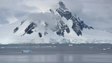 Antarktyda topnieje w zastraszającym tempie. Poziom wód może rosnąć szybciej niż przewidywano