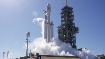 Odpalono wszystkie silniki Falcon Heavy od SpaceX - pokaz robi wrażenie