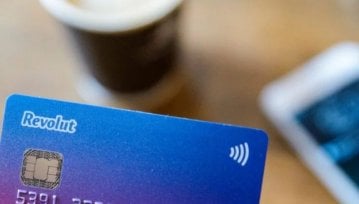 Euronet wprowadza prowizję za wypłatę gotówki kartami Revolut i Curve
