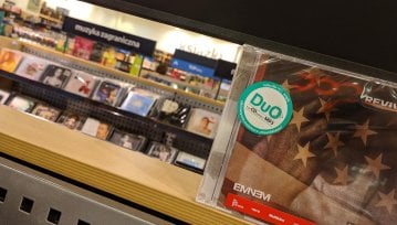 Empik pokazuje, że jednak "da się" - kup album na CD a dostaniesz też cyfrową wersję