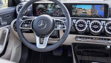 Rozszerzona rzeczywistość dla nawigacji samochodowej MBUX. Nowy Mercedes-Benz Klasy A prowadzi jak żadne inne auto