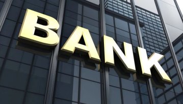 Jak banki informują o opłatach za konto osobiste? Sprawdziliśmy 5 największych banków w Polsce