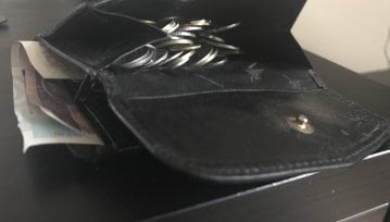 Znalazłem w domu stary portfel z gotówką i bilonem i poszedłem z nim do sklepu…