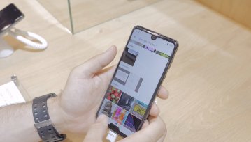 Mamy 2019 rok, a Sharp pokazuje smartfona z dwoma wcięciami w ekranie