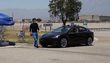 Blisko 300 tysięcy aut Tesla z poważną wadą wpływająca na bezpieczeństwo