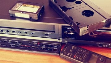 Tęsknie za czasami, kiedy muzyki słuchało się na kasetach, a filmy oglądało na VHS