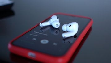 AirPods Pro Lite: jeżeli tańsze słuchawki od Apple faktycznie trafią na rynek, będą murowanym hitem