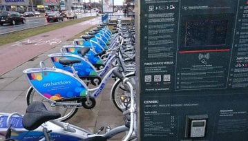 Dlaczego w zasadzie zakazano w Polsce korzystania z wypożyczalni rowerów miejskich? To bezpieczniejsze niż komunikacja miejska