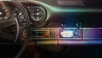 Porsche wśród samochodów, jak Apple wśród smartfonów - radio z Car Play dla samochodów z lat 60-tych