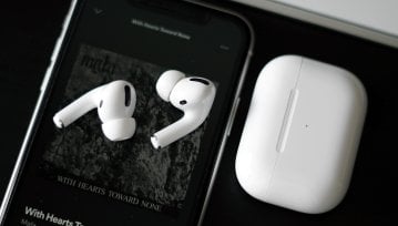 AirPodsy Pro uszkodziły słuch dziecka, jest pozew przeciwko Apple