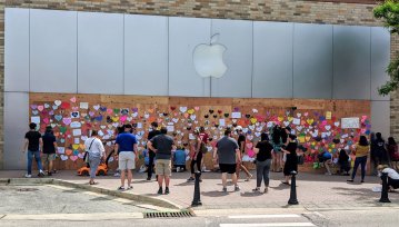 Zabarykadowane sklepy Apple witrynami pokojowego protestu. Tim Cook: musimy zrobić więcej
