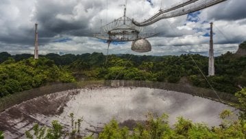 Radioteleskop z Arecibo, który „nie przeżył” spotkania z Jamesem Bondem, został poważnie uszkodzony