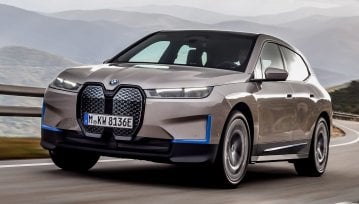 BMW iX otwiera nową erę w historii bawarskiej marki, zasięg 600 km i moc 500 KM