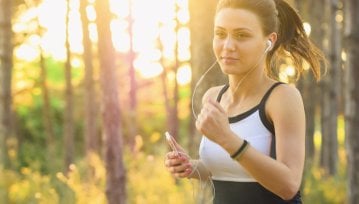 Jakie słuchawki do biegania warto wybrać?