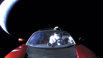 Tesla Roadster się spóźni, ale na pocieszenie dostanie napęd rakietowy